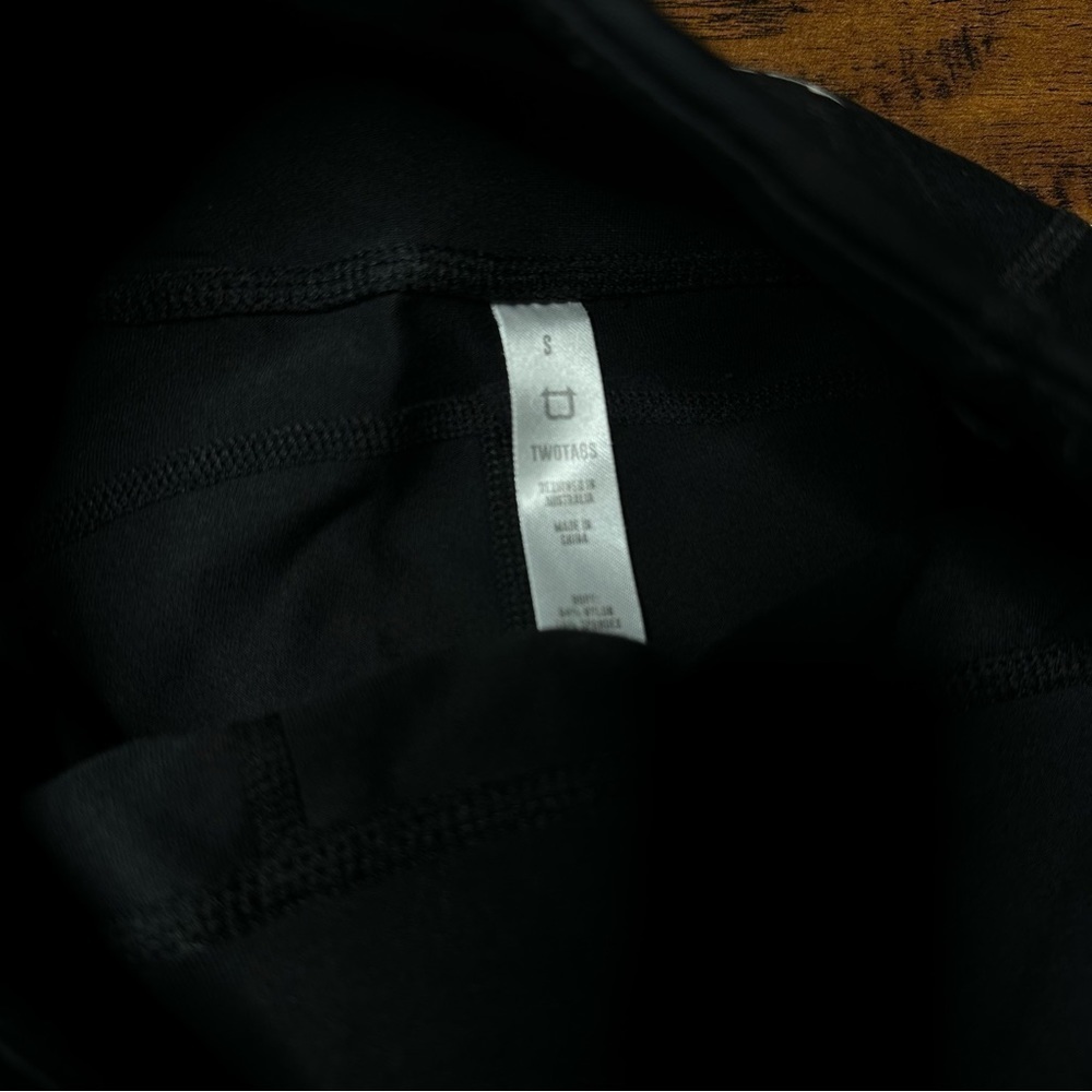 Two Tags 7/8 Pocket Leggings - Picture 4 of 5